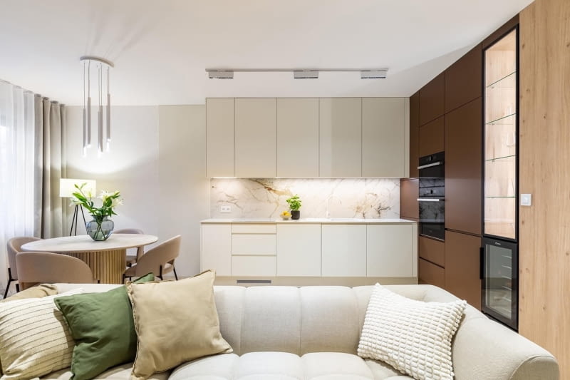 Lampy podszafkowe to oświetlenie funkcjonalne, ale jeśli emitują ciepłe światło można je traktować również jako dekorację.