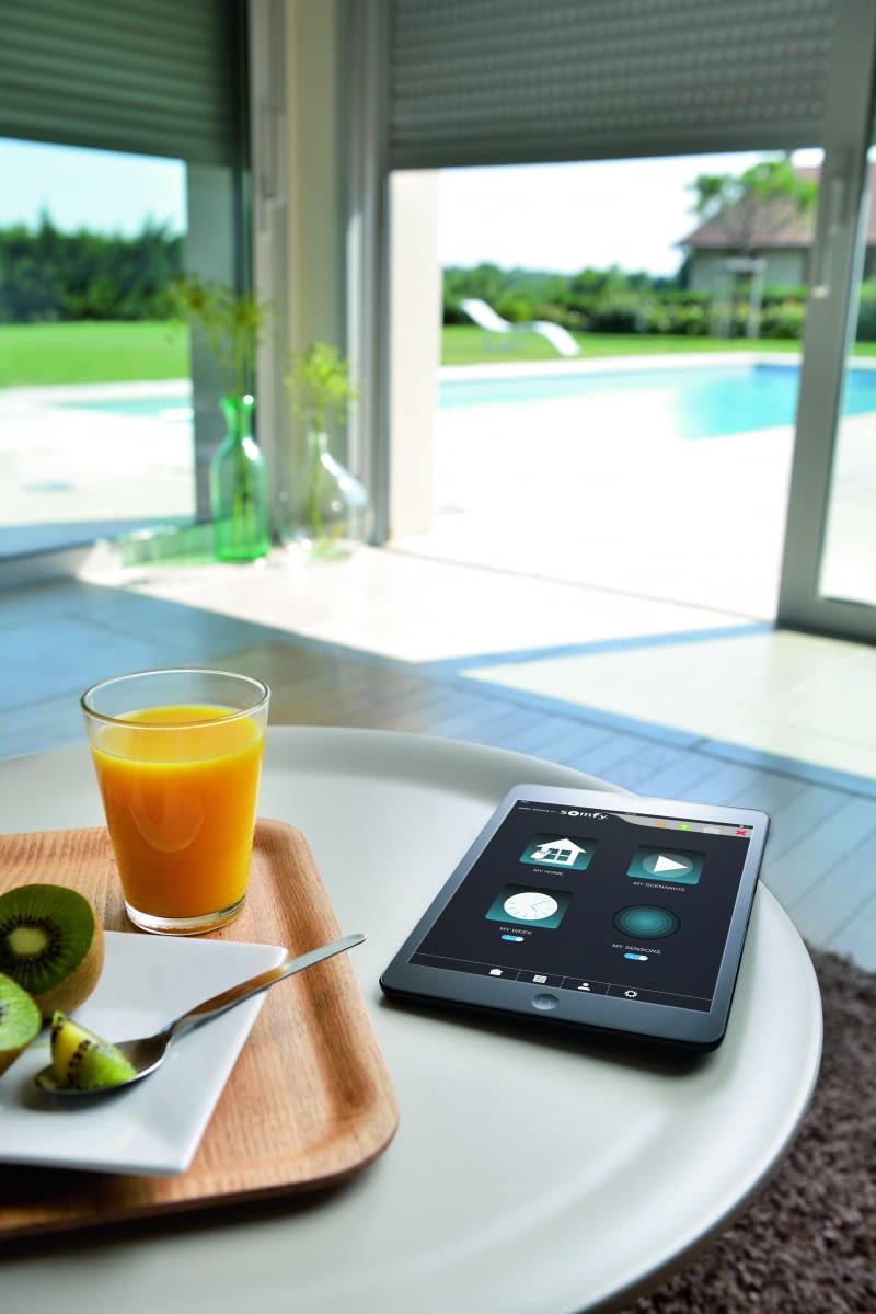 Przez okno ucieka od 15% do nawet 25% ciepła. Aby zminimalizować straty ciepła, warto wybrać energooszczędne okna i zdecydować się na profesjonalny, szczelny montaż