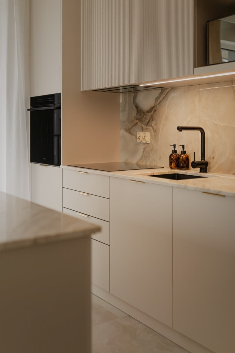 Monochromatyczny apartament w Gdyni