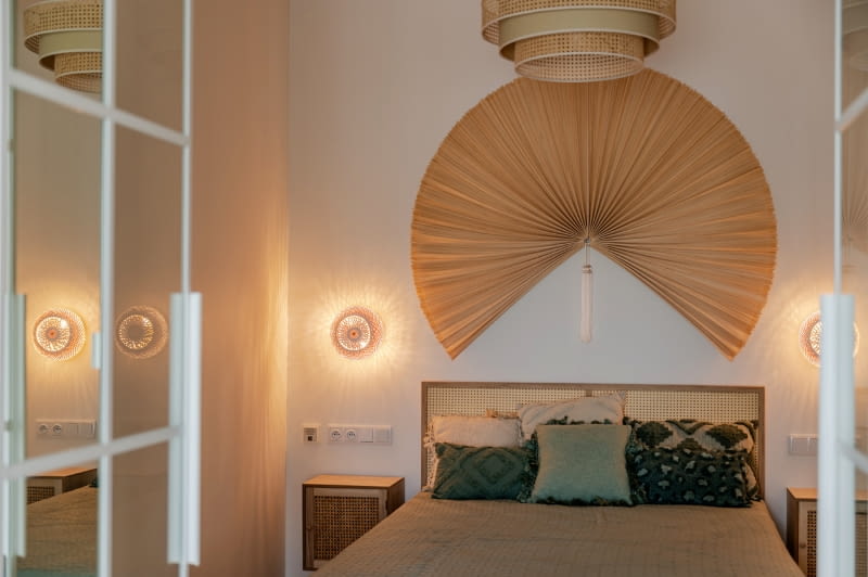 W sypialni najlepiej sprawdzi się światło o ciepłej barwie, które przypomina naturalne światło zachodzącego słońca. Deer Design W sypialni najlepiej sprawdzi się światło o ciepłej barwie, które przypomina naturalne światło zachodzącego słońca. Deer Design