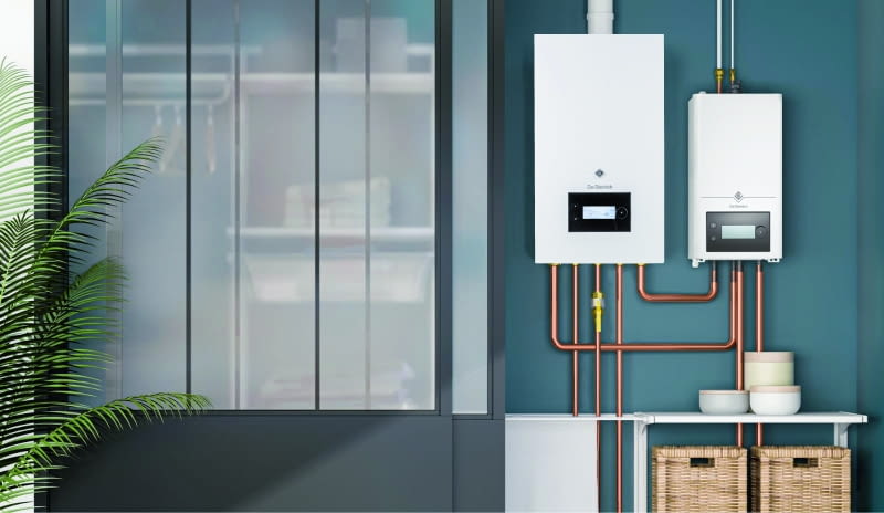 Układ hybrydowy łączy pompę ciepła z kotłem gazowym, umożliwiając wybór źródła ciepła w zależności od warunków i kosztów energii