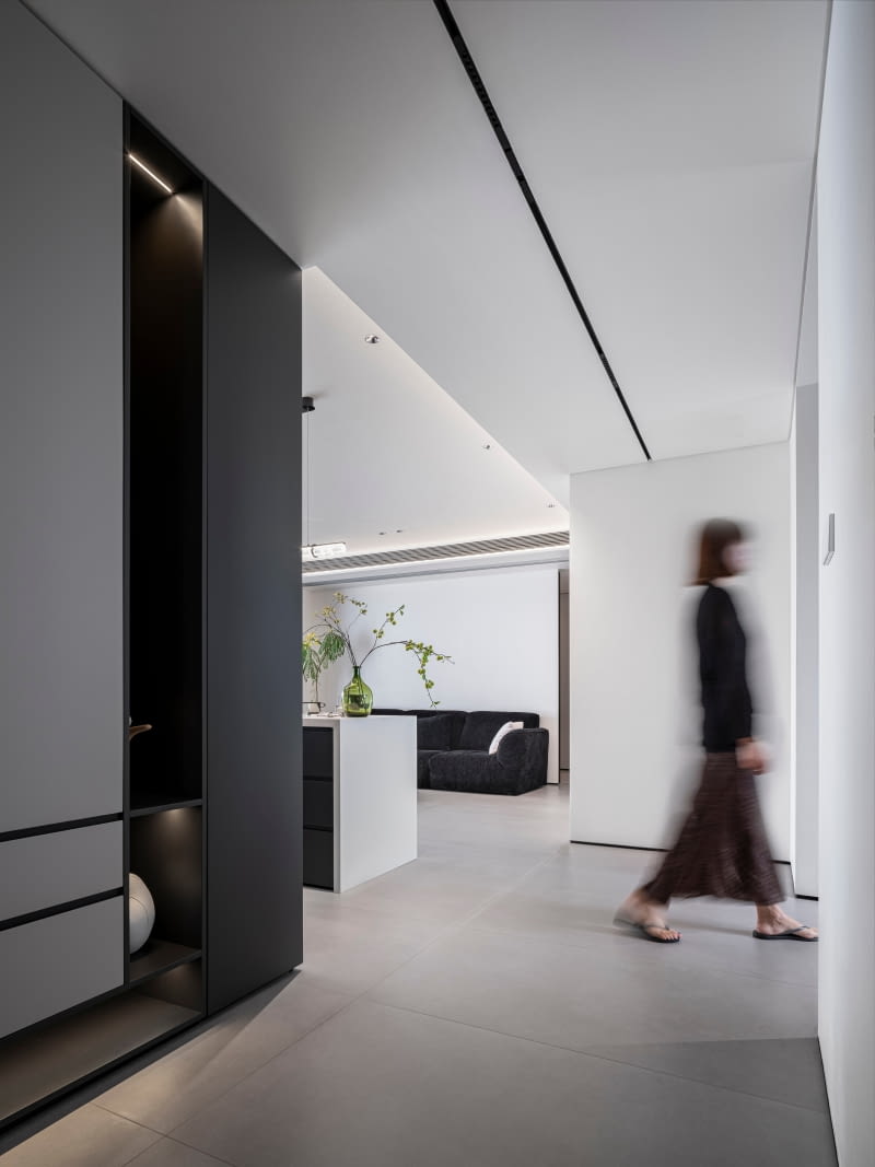 Minimalistyczne mieszkanie w czerni i bieli Minimalistyczne mieszkanie w czerni i bieli