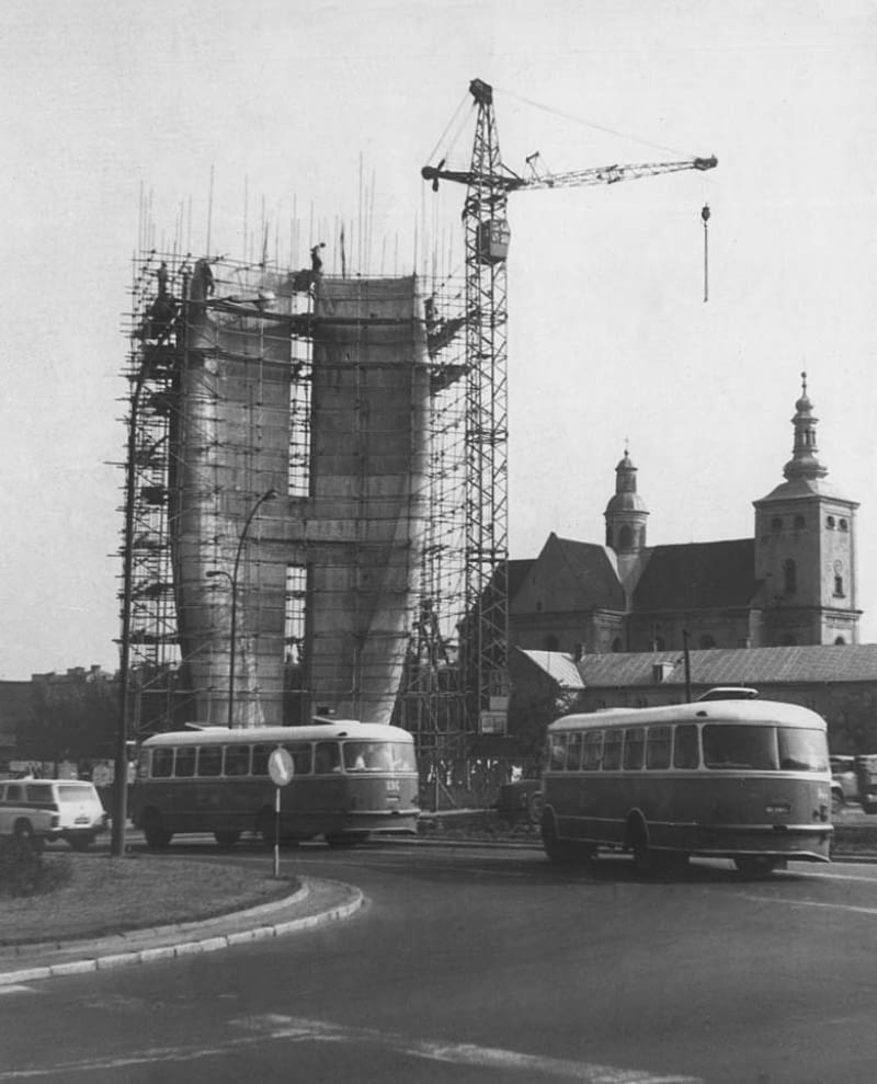 Budowa Pomnika Czynu Rewolucyjnego. Zdjęcie z 1972 roku.