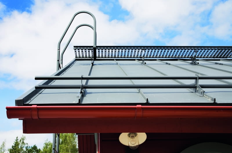 Warto wybierać zestawy  przeciwśniegowe  przeznaczone do rodzaju  pokrycia, najlepiej tego  samego producenta co  pokrycie