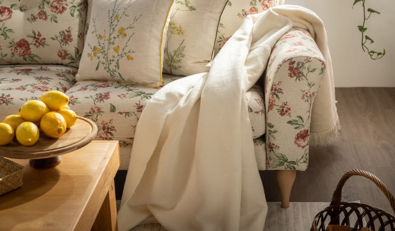 Salon w stylu cottage – jak stworzyć przytulne wnętrze z duszą? Salon w stylu cottage – jak stworzyć przytulne wnętrze z duszą?