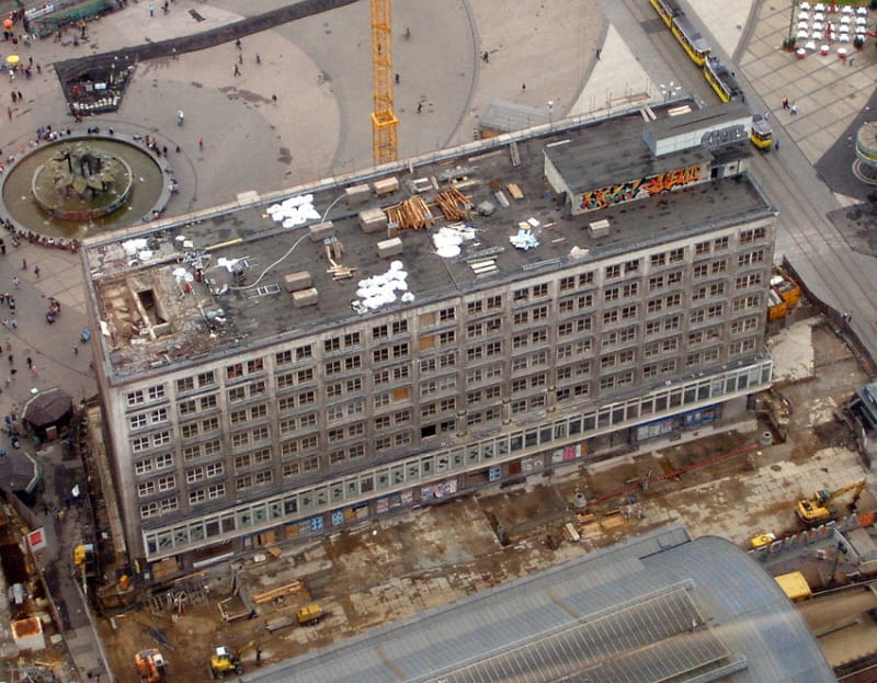 Berolinahaus podczas remontu w 2005 roku Berolinahaus podczas remontu w 2005 roku