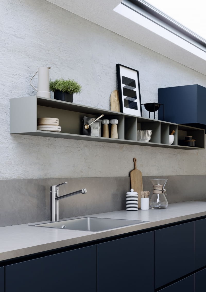 Półki w kuchni zamiast szafek wiszących