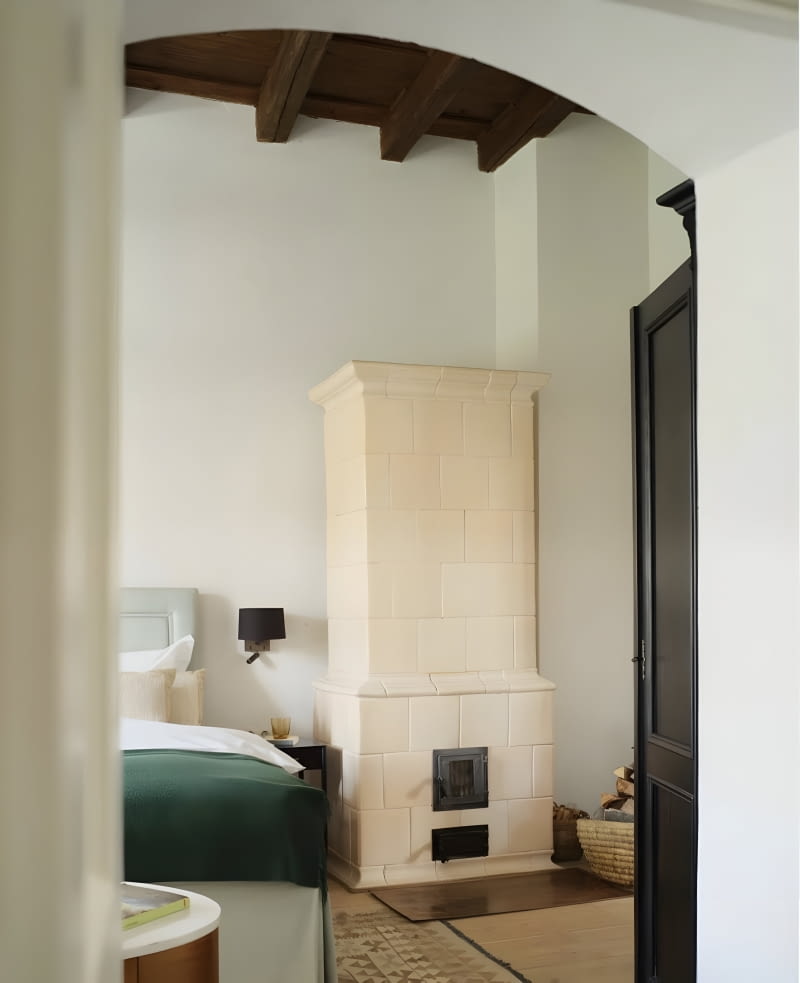 Mieszkanie z piecem kaflowym w starej kamienicy