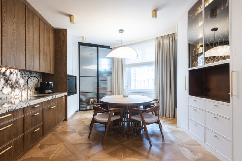 Między modernizmem a codziennością - rodzinne mieszkanie w sercu Gdyni