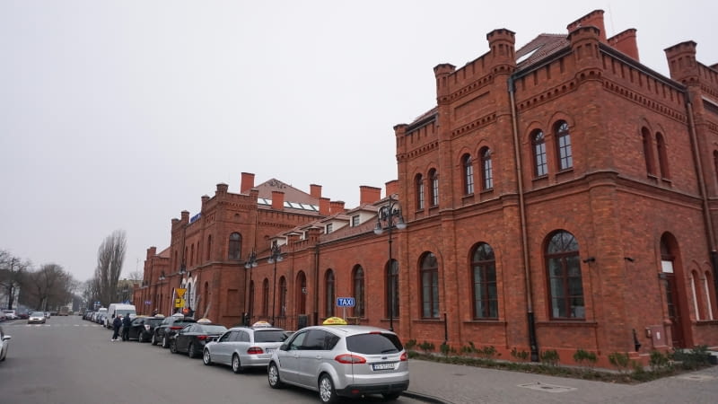 Dworzec kolejowy w Skierniewicach obecnie Dworzec kolejowy w Skierniewicach obecnie