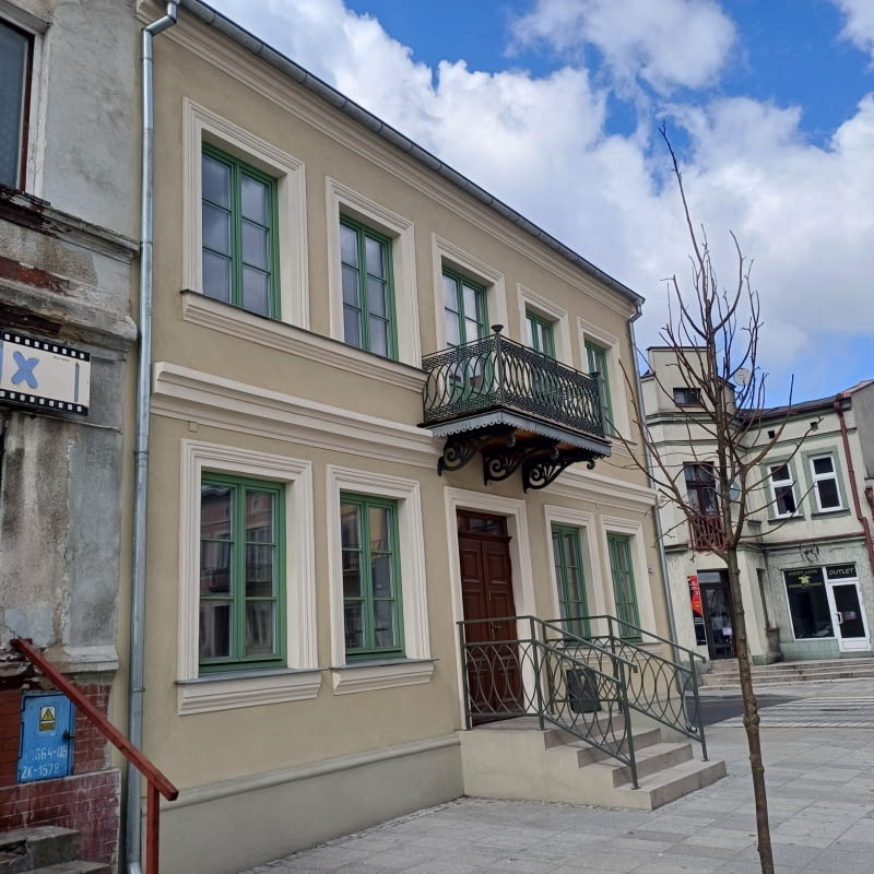 Budynek przy pl. Wolności 3 w Kłodawie. Proj renowacji: Tomasz Wąs Budynek przy pl. Wolności 3 w Kłodawie. Proj renowacji: Tomasz Wąs