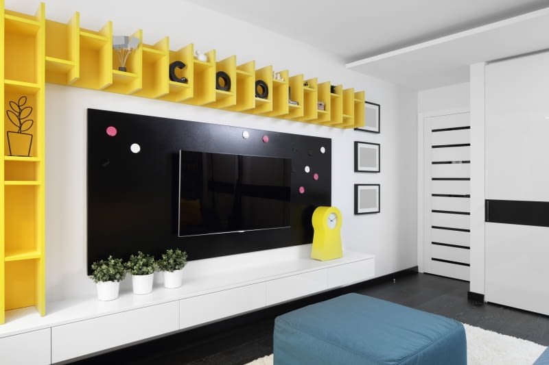 Mieszkanie z żółto-niebieskimi dodatkami