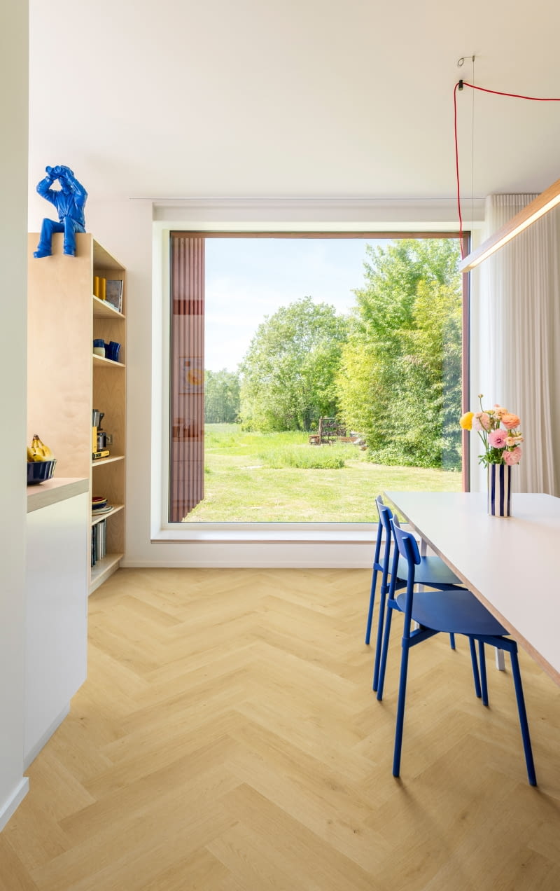 Laminowana podłoga w jodełkę