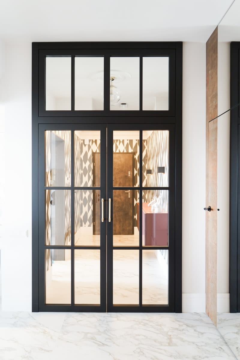 Ważna funkcja drzwi loftowych polega na oddzieleniu pomieszczeń lub poszczególnych części większego pomieszczenia przy zachowaniu pełnej przepuszczalności światła.