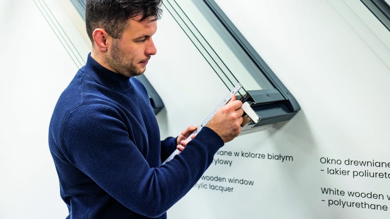 Pakiet szybowy w oknach GreenView ma specjalną, podwójną dźwiękoizolacyjna folię. która ogranicza przenikanie hałasu do wnętrza.