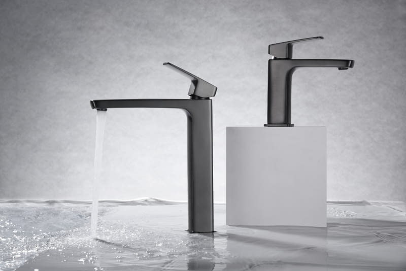 Istotnym czynnikiem przy wyborze danego modelu jest nie tyle sama wysokość, ile estetyka czy rodzaj materiału, z którego bateria została wykonana.