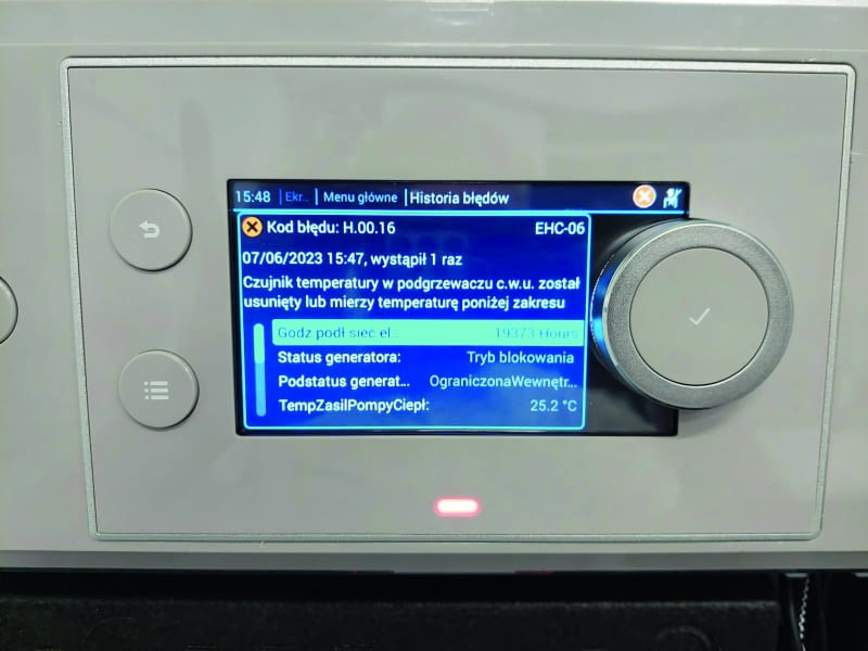 W instrukcji obsługi pompy ciepła znajdziemy  listę komunikatów, które mogą świadczyć  o usterce lub awarii urządzenia oraz informację, jak należy postąpić w tej sytuacji