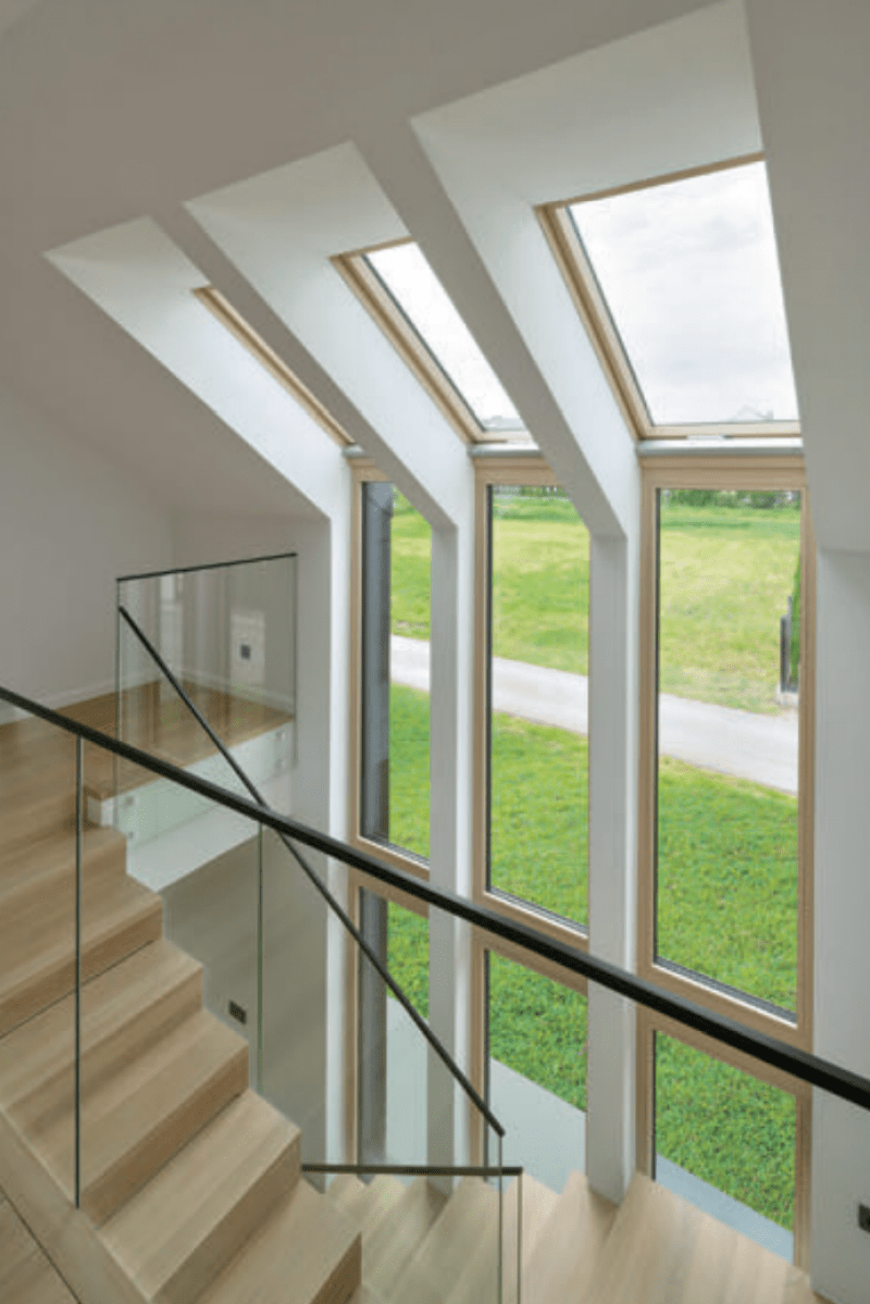 Maksimum szkła i jak najmniej zbędnych okuć, czyli samonośny system punktowy mocowania balustrady do boku to najlepsze rozwiązanie na schody i antresole. Maksimum szkła i jak najmniej zbędnych okuć, czyli samonośny system punktowy mocowania balustrady do boku to najlepsze rozwiązanie na schody i antresole.