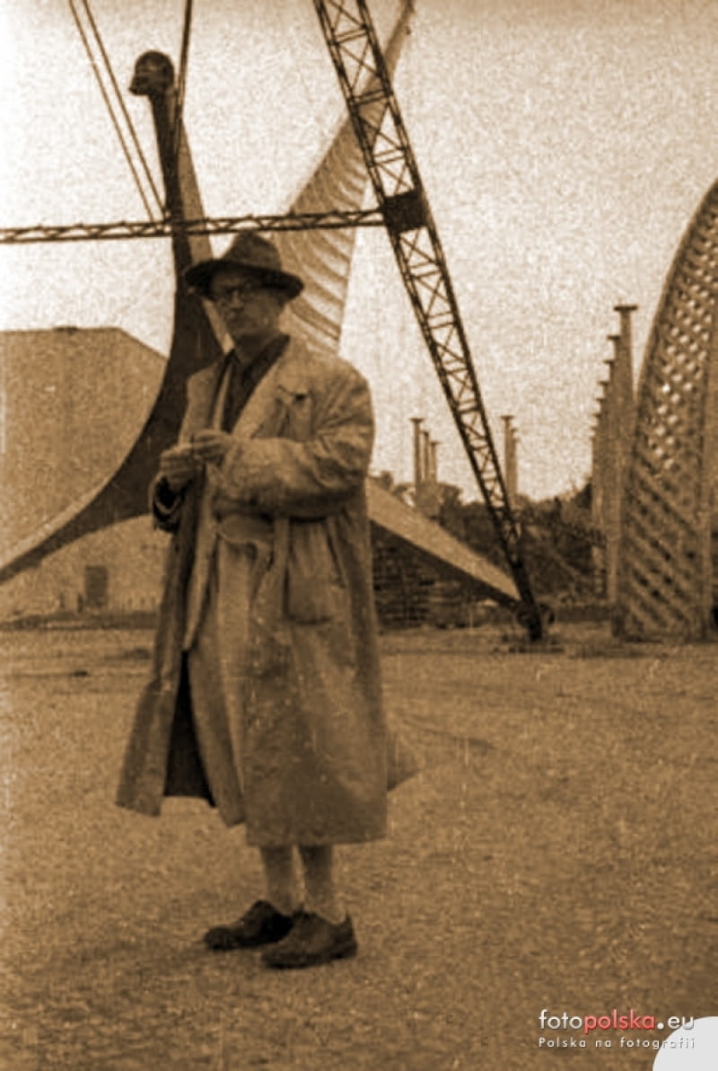 Autor iglicy prof. Stanisław Hempel przed jej postawieniem. Autor iglicy prof. Stanisław Hempel przed jej postawieniem.