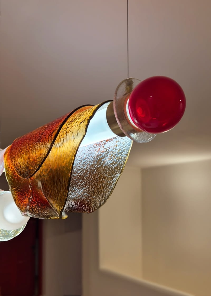 Szklana lampa „Spływające zegary" autorstwa Edyty Barańskiej Szklana lampa „Spływające zegary" autorstwa Edyty Barańskiej