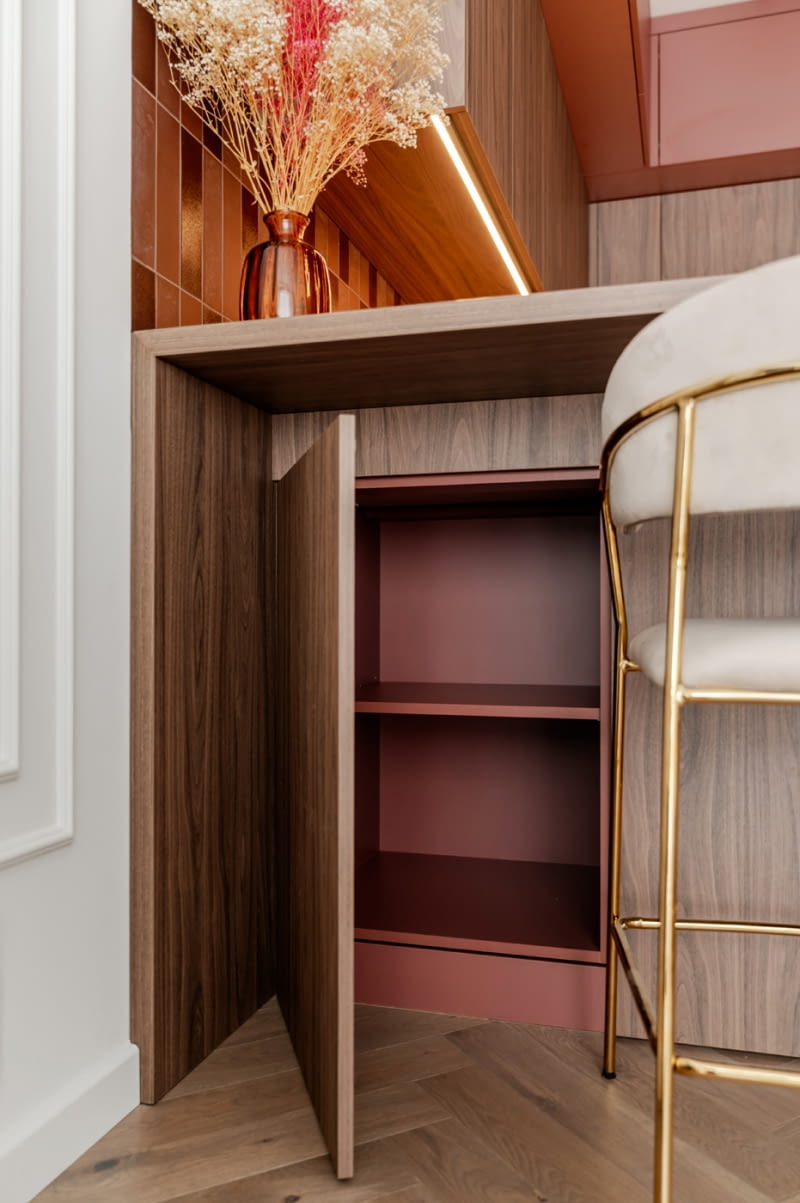 Burgundowy modern classic na Mokotowie