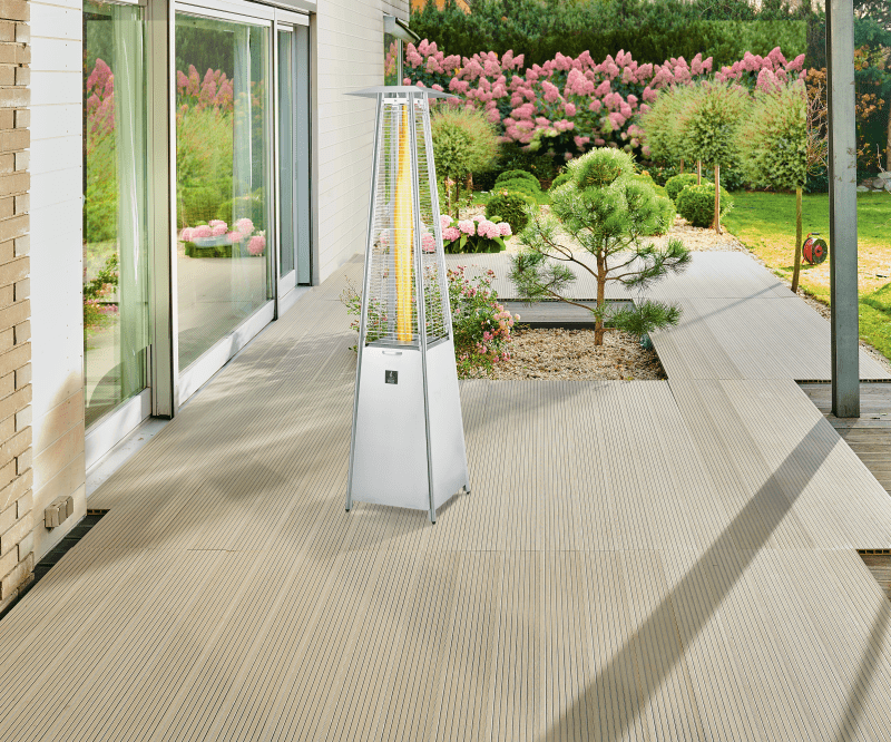 Producenci dbają, żeby ogrzewacze powietrza miały interesującą formę, dlatego stanowią one jeszcze jeden element dekoracji przestrzeni Parasol grzewczy