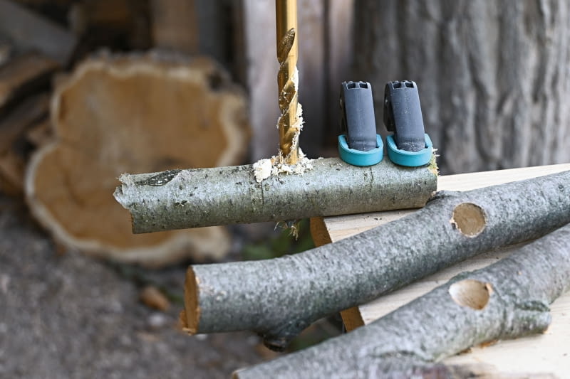 Krok 5: Wiercenie otworów w gałęziach Krok 5: Wiercenie otworów w gałęziach