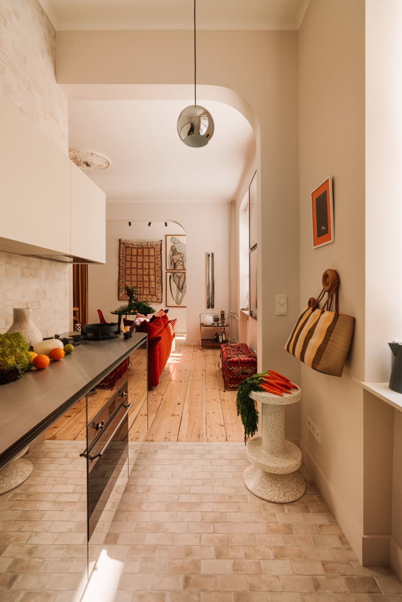 Eklektyczna aranżacja mieszkania w zabytkowej kamienicy