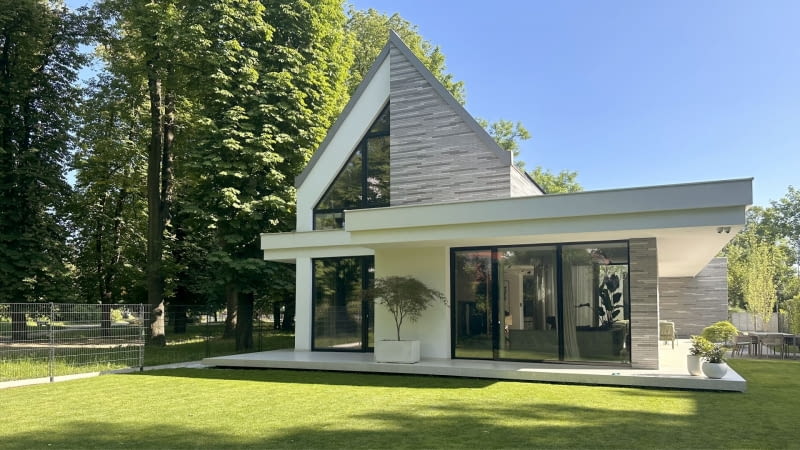 Forrest House – dialog nowoczesnej architektury z zielonym otoczeniem