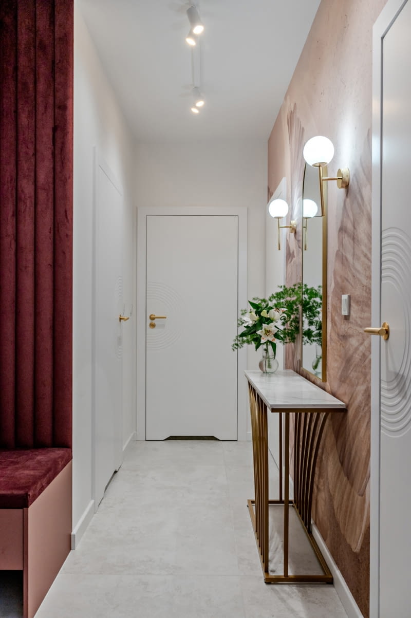 Burgundowy modern classic na Mokotowie