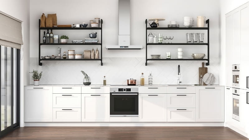 Półki w kuchni zamiast szafek wiszących