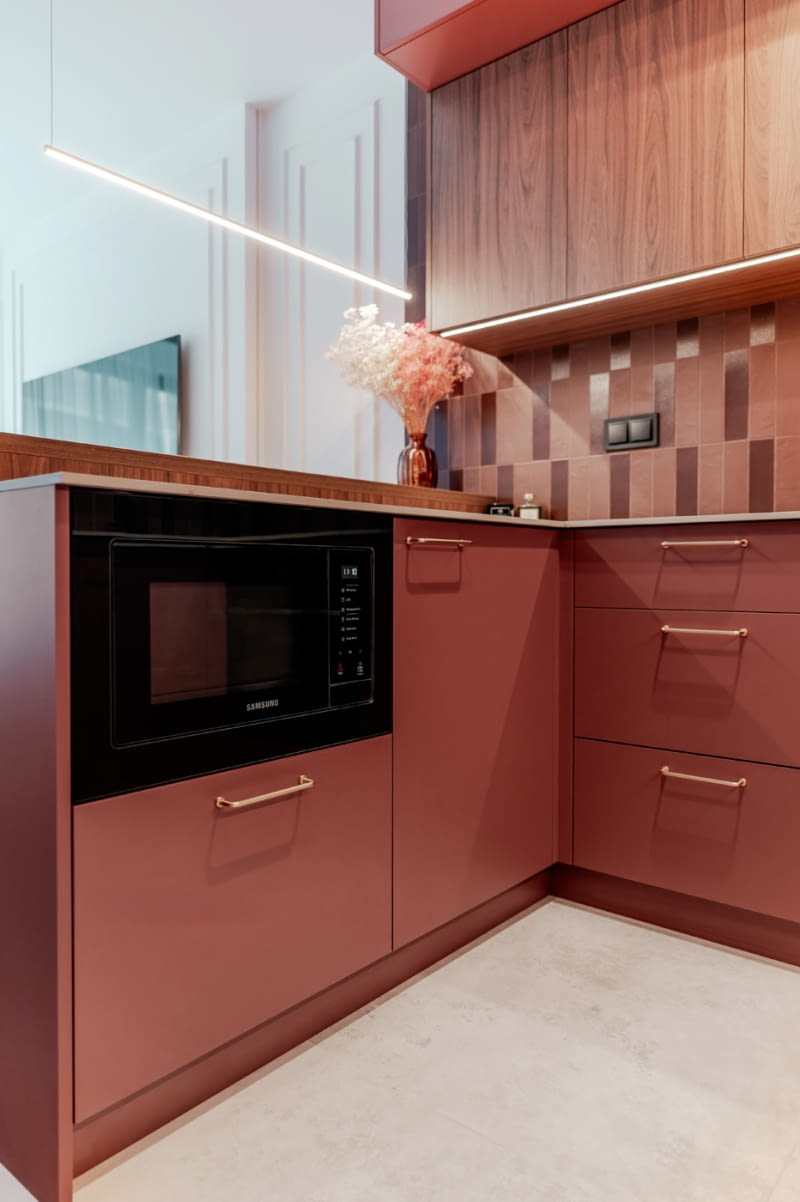 Burgundowy modern classic na Mokotowie