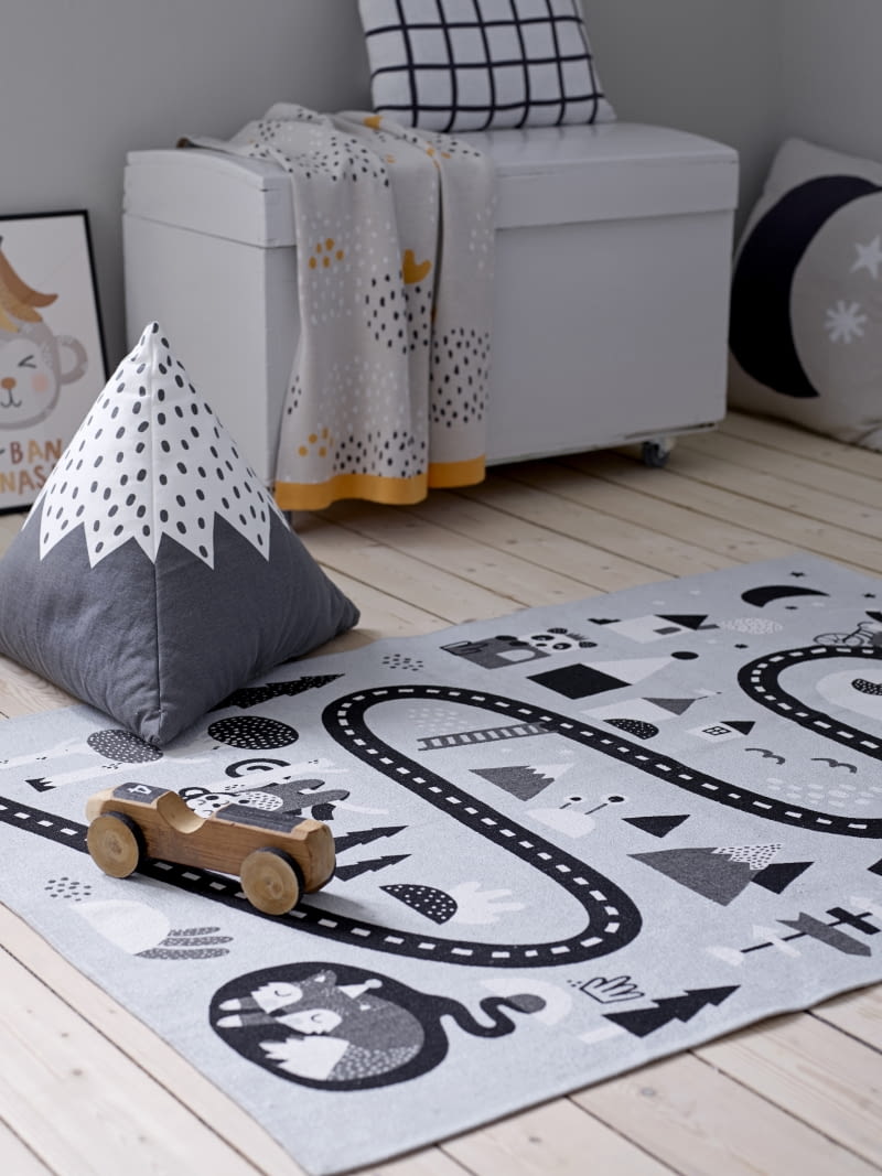 Dywanik dziecięcy Forest (Södahl), bawełna, śr. 130 cm, 315 zł, fabrykaform.pl Dywanik dziecięcy Forest (Södahl), bawełna, śr. 130 cm, 315 zł, fabrykaform.pl