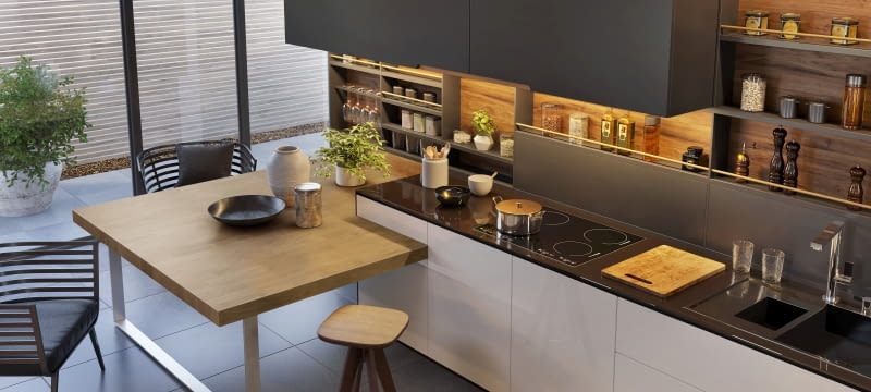 W tym wnętrzu zbyt małe odległości pomiędzy sprzętami i brak szerokiego blatu rekompensuje stół, na którym można przygotować posiłki.