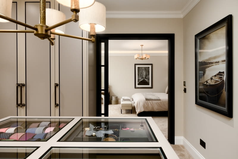 Santosh House: współczesna interpretacja brytyjskiej elegancji Santosh House: współczesna interpretacja brytyjskiej elegancji