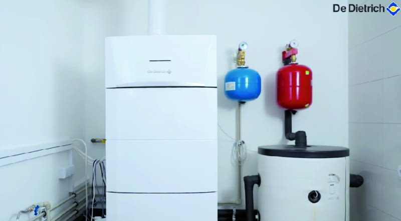 Przykład systemu hybrydowego łączącego w jednej zwartej obudowie dwa niezależne, uzupełniające się źródła ciepła – powietrzną pompę ciepła oraz kocioł kondensacyjny Przykład systemu hybrydowego łączącego w jednej zwartej obudowie dwa niezależne, uzupełniające się źródła ciepła – powietrzną pompę ciepła oraz kocioł kondensacyjny