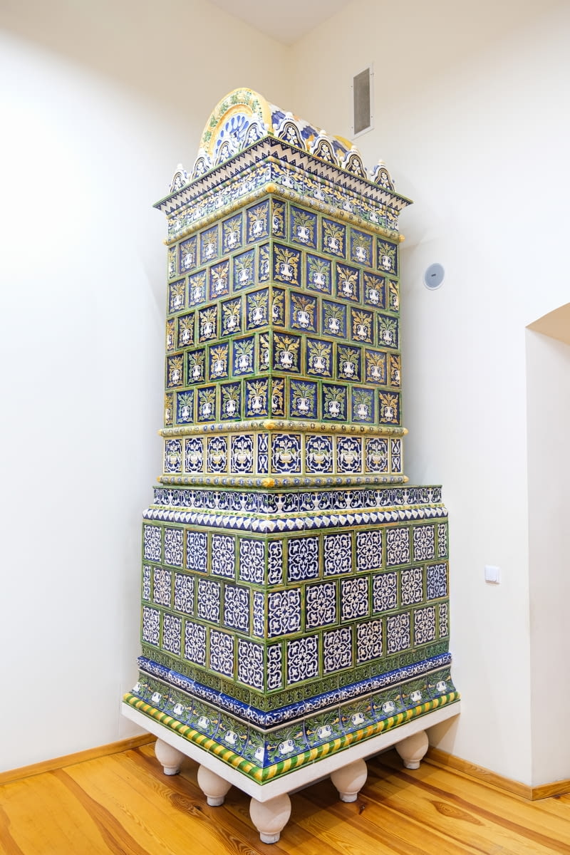 Mieszkanie z piecem kaflowym w starej kamienicy Mieszkanie z piecem kaflowym w starej kamienicy