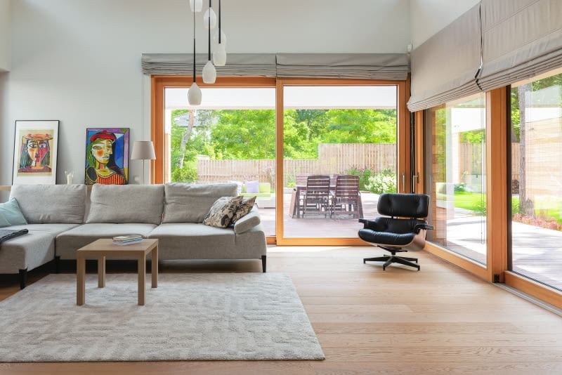 Szyba zajmuje największy procent powierzchni okna. Zastosowany rodzaj przeszklenia może w znaczący sposób wpłynąć na zwiększenie bezpieczeństwa domowników