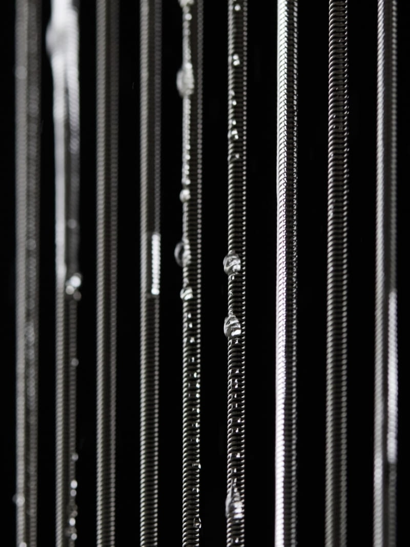 Podczas Milan Design Week 2026 szwajcarskie studio atelier oï przekłada kluczową kompetencję Geberit na zmysłową kompozycję wody, światła, dźwięku i ruchu.