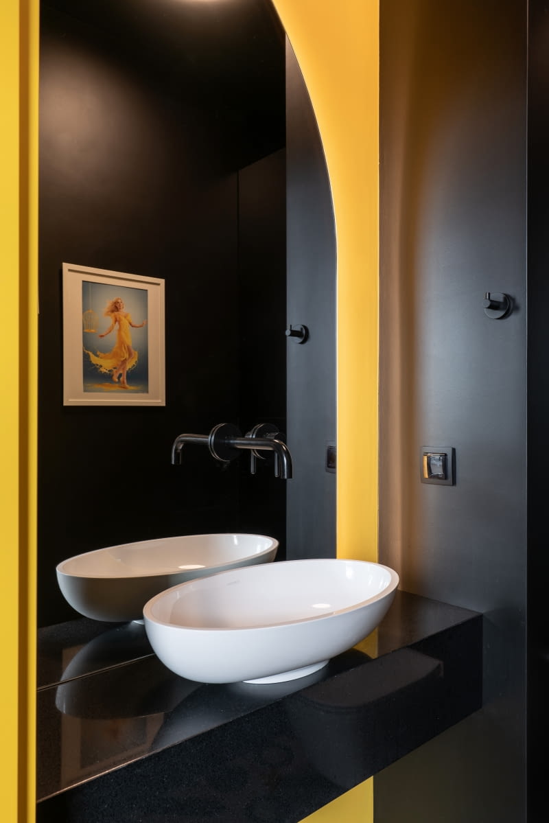 Owalne formy wprowadzają do wnętrza przyjemną harmonię, co doceniają architekci i użytkownicy.