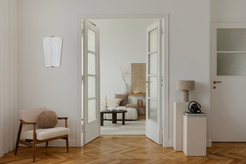 Drzwi dwuskrzydłowe, inaczej podwójne, stanowią eleganckie i praktyczne rozwiązanie, które tworzy reprezentacyjne wejście na przykład do salonu. shutterstock.com Drzwi dwuskrzydłowe, inaczej podwójne, stanowią eleganckie i praktyczne rozwiązanie, które tworzy reprezentacyjne wejście na przykład do salonu. shutterstock.com