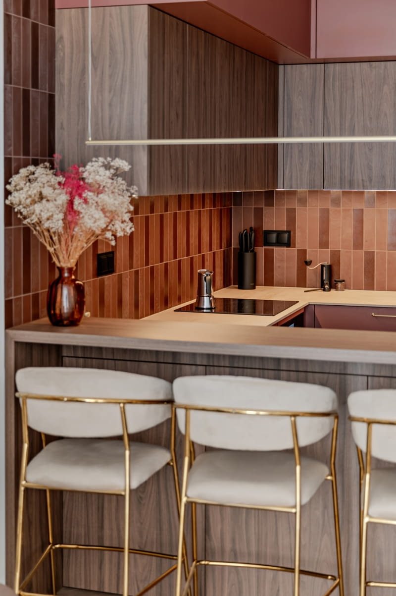 Burgundowy modern classic na Mokotowie