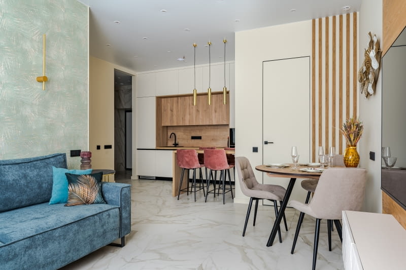 Między kuchnią a salonem – jak zaprojektować strefę przejściową?