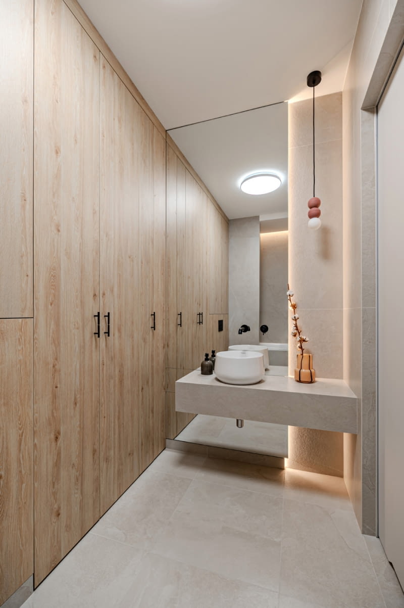 Nowoczesny minimalizm - mieszkanie na warszawskiej Woli