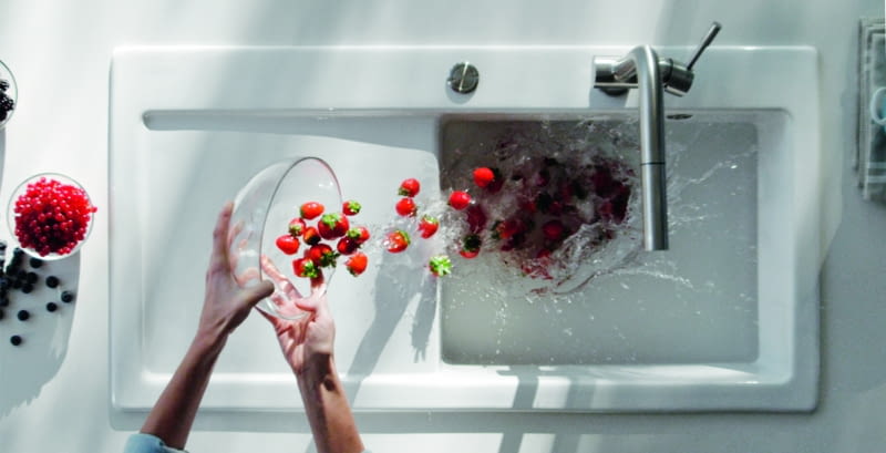 Zlewy cera- miczne cechuje wysoka odporność na plamy, Mythos, Franke