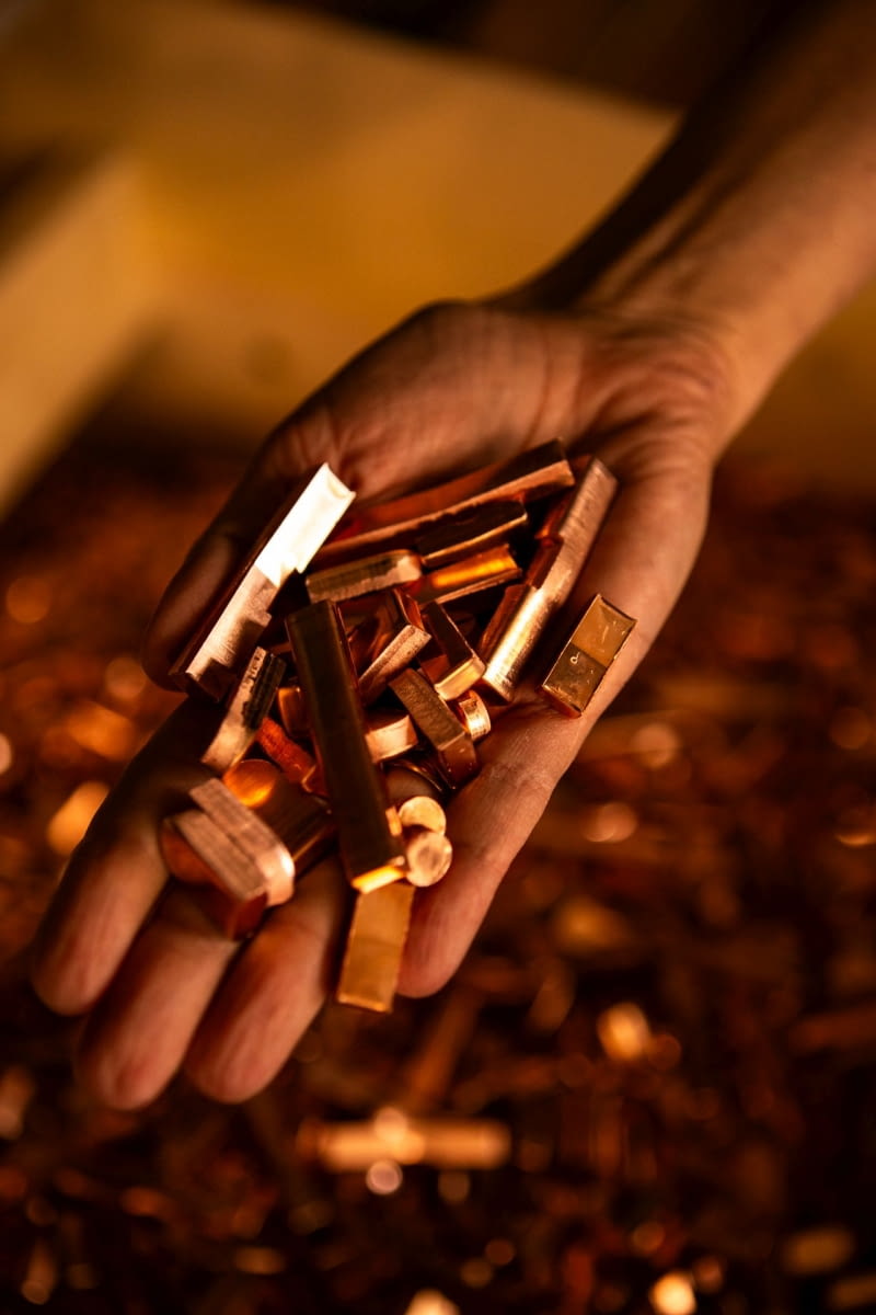 Wszystkie miedziane elementy wykonywane są ręcznie, łącząc innowacyjne technologie z tradycyjnymi technikami rzemieślniczymi. Wszystkie miedziane elementy wykonywane są ręcznie, łącząc innowacyjne technologie z tradycyjnymi technikami rzemieślniczymi.