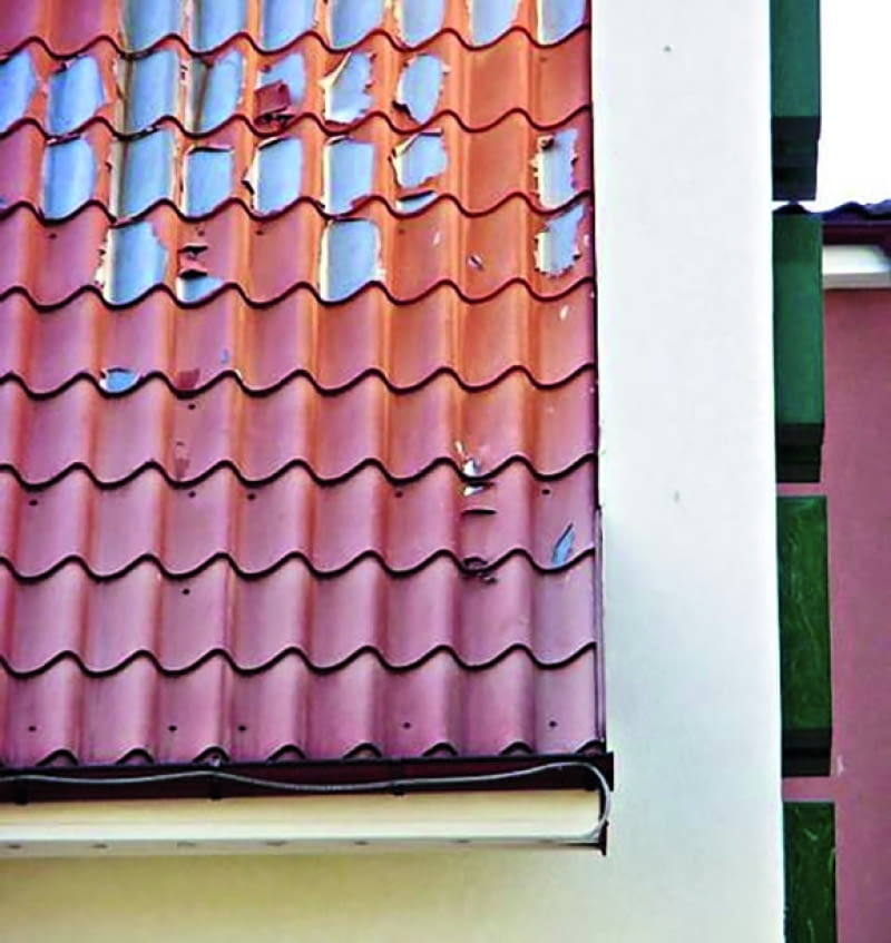 Pokrycie z łuszczącą się farbą wymaga usunięcia powłoki i ponownego nałożenia