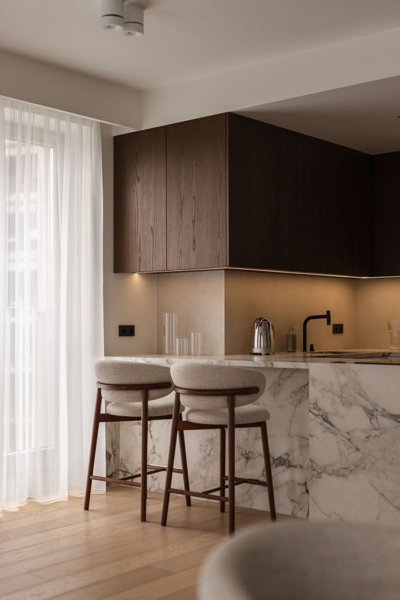 Minimalistyczny apartament RUUM studio w warszawskiej 19. Dzielnicy