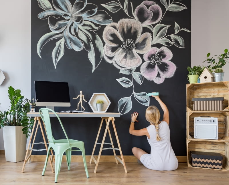 DIY - kwiatowy wzór na ścianie