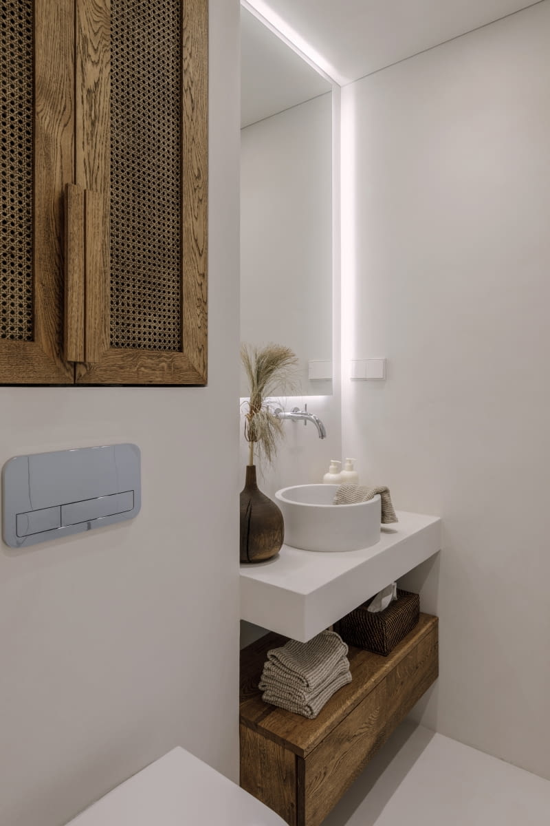 Stare drewno w aranżacji wnętrza.